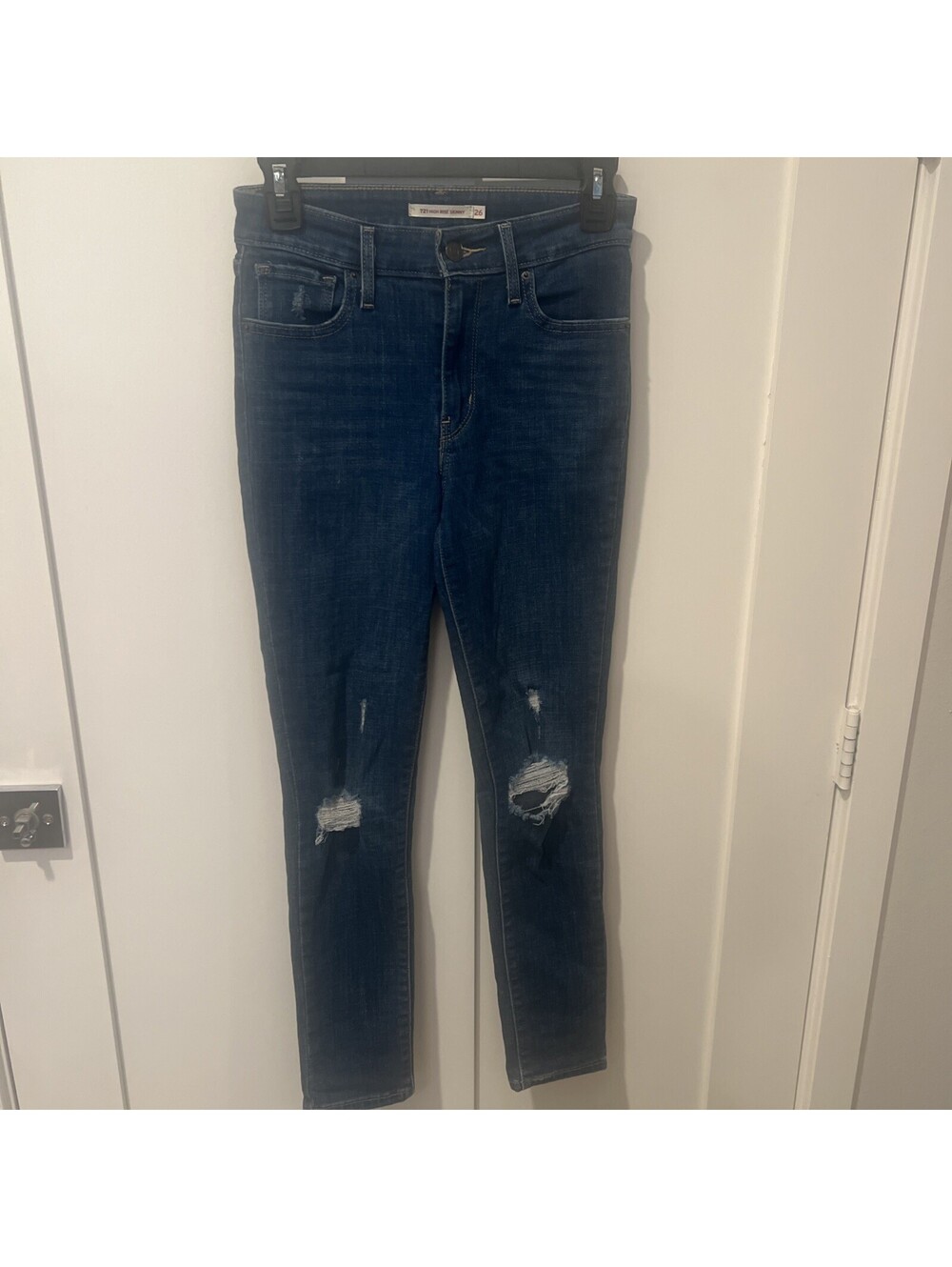 Levi's 721 High Rise Skinny Destroyed Stretch Denim Jeans. Women's Size 26